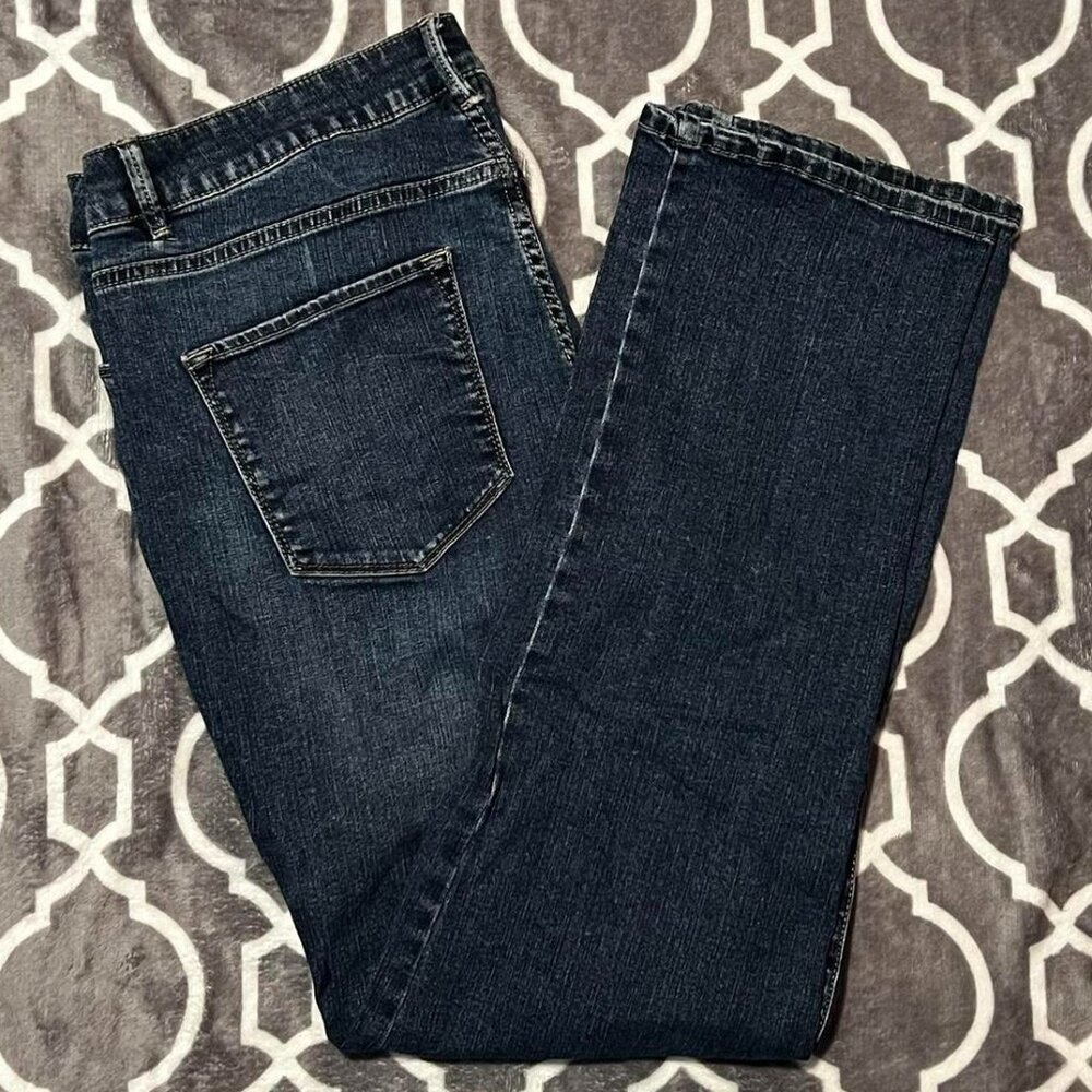 Sonoma Life & Style Mid-Rise Straight fit denim jeans. Size 12 short. Stretchy.